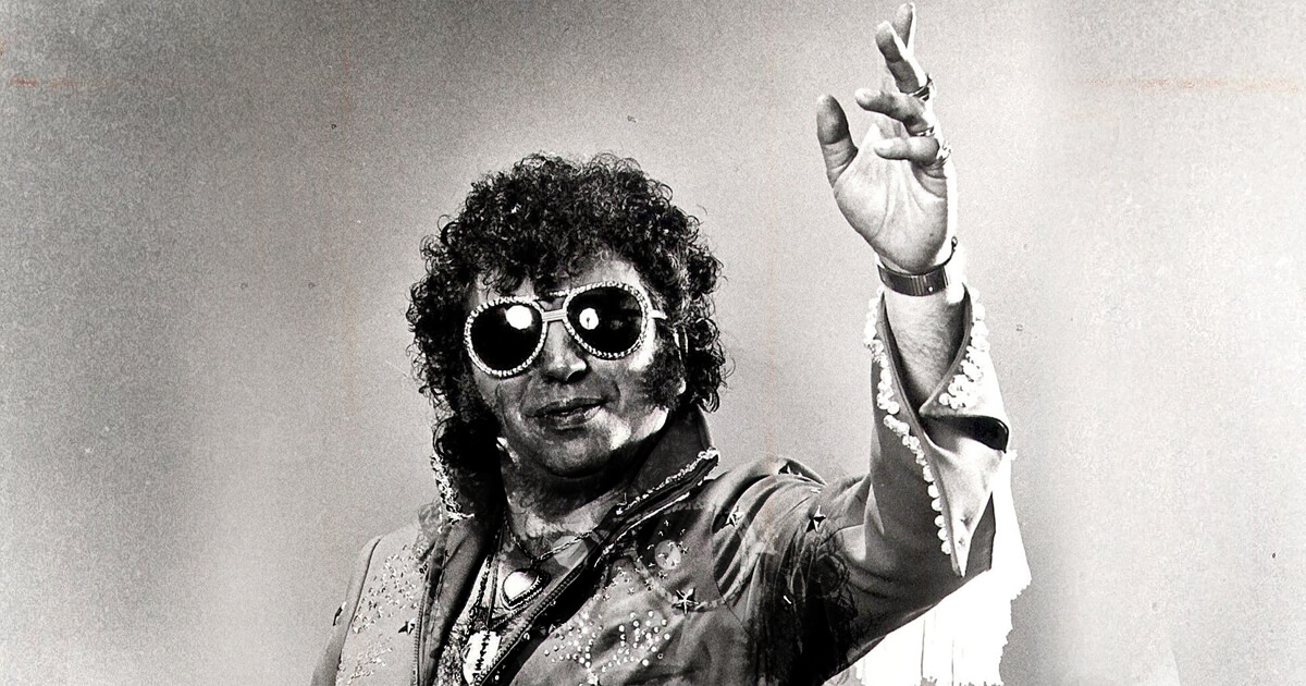 ELVIS GRATTON SUMMUM Magazine